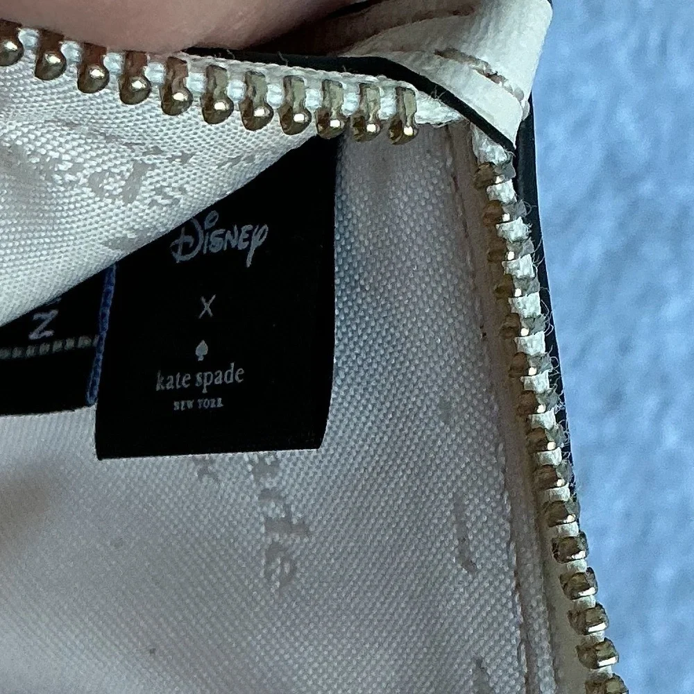 Kate Spade Disney X Kate Spade New York Minni  L-Zip Wristlet.